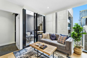 Chic Urban Escape Pool, Gym And City Charm